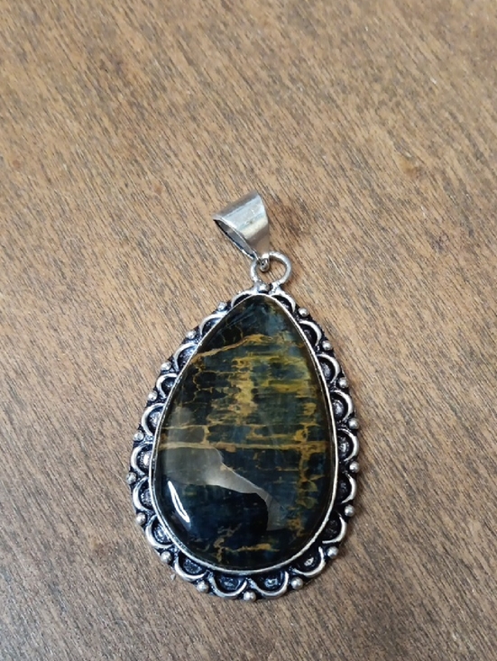 Jewelry - Teardrop Stone Pendant in Silver Frame